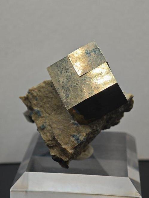 Pyriet kubus Exemplaar- 91.69 g, Verzamelen, Mineralen en Fossielen