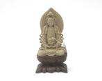 Een gesneden natuurstenen beeld van Guanyin, China, 20e eeuw, Antiek en Kunst