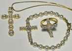 Set met schelpenparels en kruis met zirkonia. Hoge
