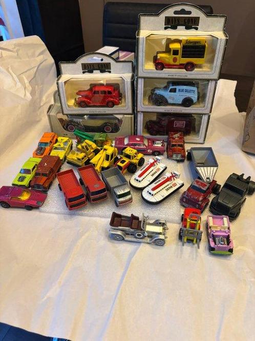 Matchbox 1:43 - Modelauto (28) - Diverse modellen van, Hobby en Vrije tijd, Modelauto's | 1:5 tot 1:12