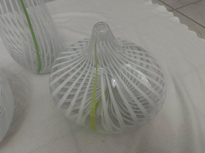 When Objects Work - Kate Hume - Vaas (3) - Glas - Set van, Antiek en Kunst, Antiek | Glas en Kristal