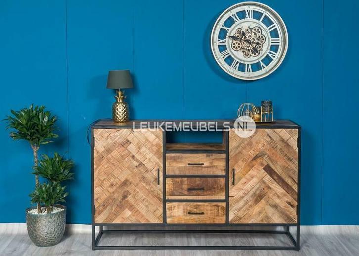 Dressoir Mango-Excellent visgraat., Huis en Inrichting, Kasten | Dressoirs, 100 tot 150 cm, 25 tot 50 cm, Met lade(s), Met deur(en)