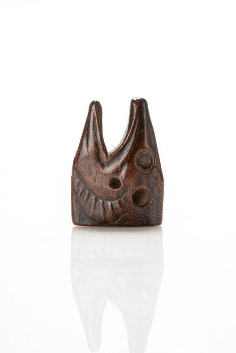 Een fraaie en grote netsuke van buxushout in de vorm van een, Antiek en Kunst, Antiek | Overige Antiek