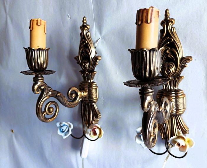 Wandkandelaar (2) - Metaalbloemen - Gepatineerd brons - Tipo, Antiek en Kunst, Curiosa en Brocante