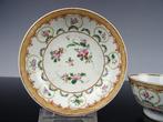 Kop en schotel - Porselein - Qianlong 1736-1795