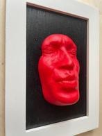 gregos - Small red kiss on black background-White frame, Antiek en Kunst