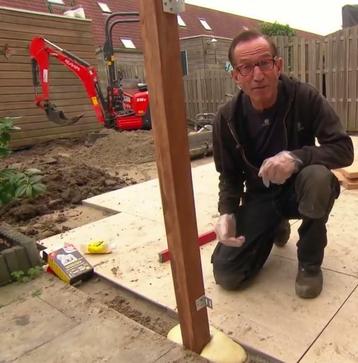 Eenvoudig herwerken en palen vast zetten zonder snelbeton beschikbaar voor biedingen