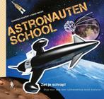 Astronautenschool 9789059565128 David Baker, Boeken, Kinderboeken | Jeugd | 10 tot 12 jaar, Verzenden, Zo goed als nieuw, David Baker