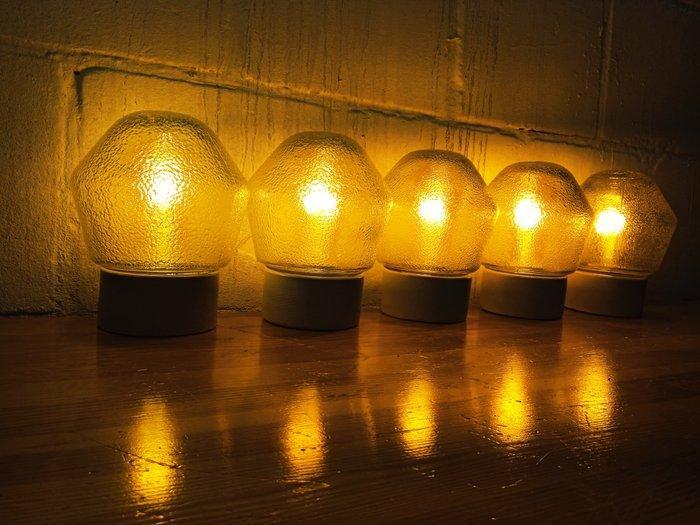 Wandlamp (5) - Vintage fabriekstafel - Keramiek, glas, Antiek en Kunst, Antiek | Wandborden en Tegels
