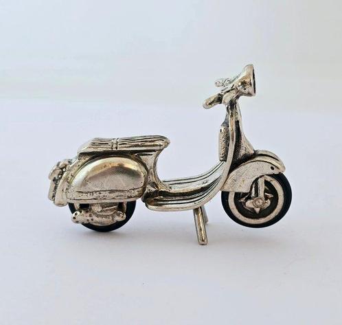 Miniatuur beeldje - Scooter vespa miniatuur - .800 zilver, Antiek en Kunst, Antiek | Goud en Zilver