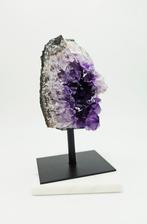 Amethist ruw op standaard (Interieurstuk) zie filmpje, Verzamelen, Mineralen en Fossielen, Ophalen of Verzenden