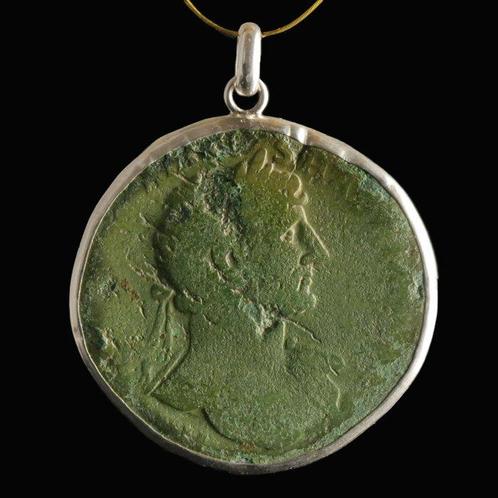 Oud-Romeins Sestertius keizer Hadrianus - gezet in een op, Sieraden, Tassen en Uiterlijk, Antieke sieraden