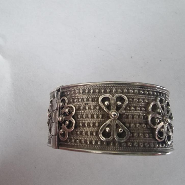Vintage Berber Marokko armband echt zilver rijk bewerkt., Sieraden, Tassen en Uiterlijk, Antieke sieraden, Armband, Zilver, Ophalen of Verzenden