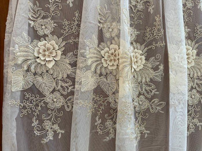 Elegant en kostbaar barok tule met bloemmedaillons - Textiel, Antiek en Kunst, Antiek | Kleden en Textiel