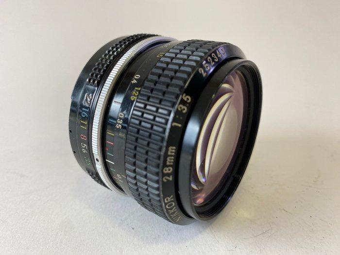 Nikon Nikkor 28mm 1:3,5 (Ai adapted) Groothoeklens, Audio, Tv en Foto, Fotocamera's Analoog