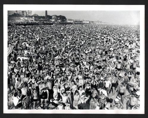 Weegee - Heat Wave at Coney Island, Antiek en Kunst, Kunst | Schilderijen | Modern