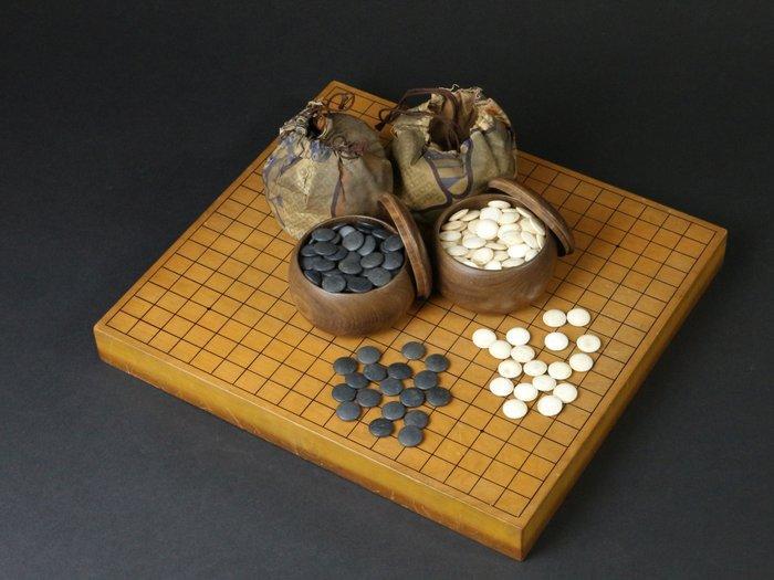 Bordspel - Vintage Go Set met schelpen- en leisteenstenen, Antiek en Kunst, Antiek | Overige Antiek