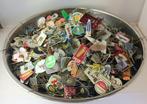 Draagspeld 1.75kg of vintage advertising stick pins -