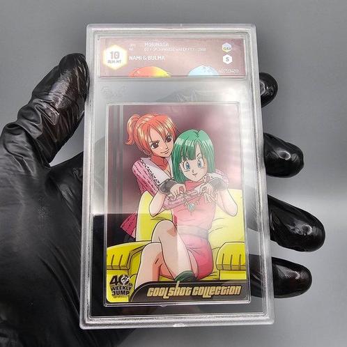 One Piece Graded card - NAMI & BULMA [Dragonball×OnePiece], Hobby en Vrije tijd, Verzamelkaartspellen | Overige