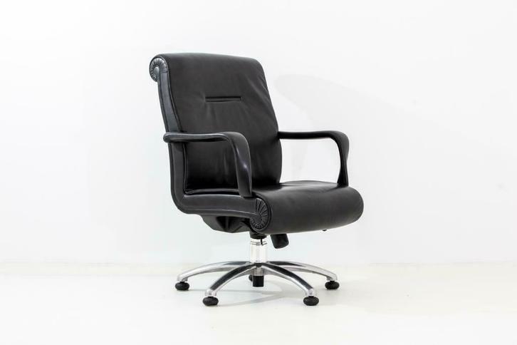 Poltrona Frau Forum executive 4 x zwart leer gebruikt Design, Zakelijke goederen, Kantoor en Winkelinrichting | Kantoormeubilair en Inrichting