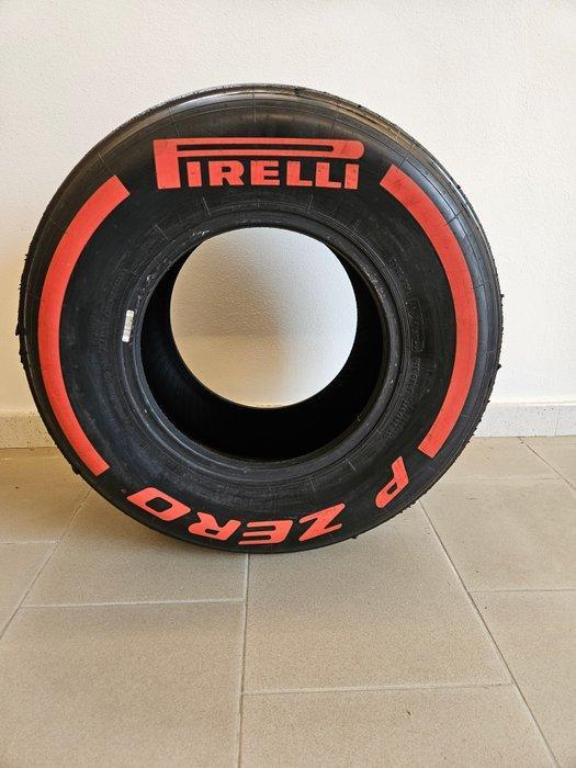 Band (1) - Pirelli tire - Formula Uno, Verzamelen, Automerken, Motoren en Formule 1