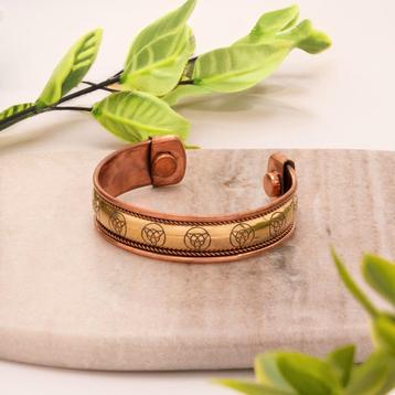 Koperen gezondheids-klemarmband triquetra met 2 magneten beschikbaar voor biedingen