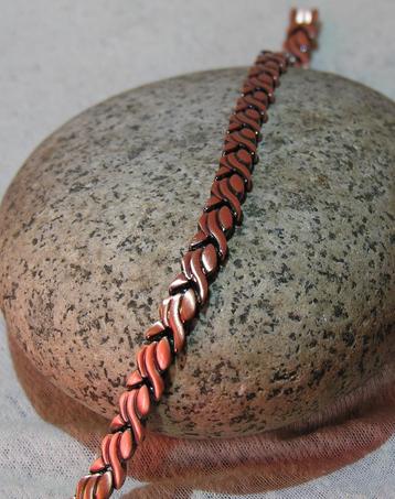 Luxe koperen magnetische armband voor dames en heren beschikbaar voor biedingen