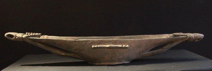 Grote bootvormige ceremoniële schaal uit het onderste Sepik, Antiek en Kunst, Kunst | Niet-Westerse kunst