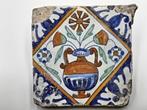 Renaissance Aardewerk Polychrome tile with flowers - 132 x