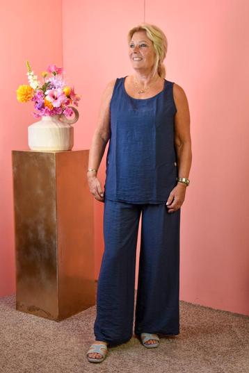 Wijde broek met riem marineblauw beschikbaar voor biedingen