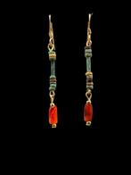 Oorringen met oude Egyptische mummeschelp- en carneliabeads