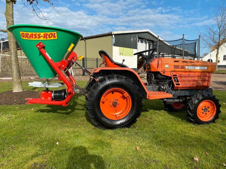 Kubota B6200 4WD + kunstmeststrooier, Zakelijke goederen, Machines en Bouw | Tuin, Park en Bosbouw, Ophalen