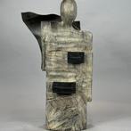 Karol Dusza (1972) - sculptuur, I will protect you  (70cm