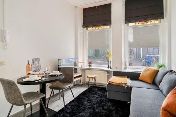 Studio Lange Nieuwstraat in Utrecht, Huizen en Kamers, Kamers te huur, 20 tot 35 m², Utrecht