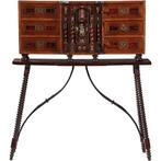 Vargeno  tafelkast  rariteitenkabinet  ca 1700 en later No9, Antiek en Kunst, Antiek | Meubels | Tafels, Ophalen of Verzenden