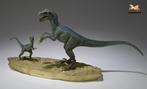 Jurrasic World - Scale: 1/8 Model: Velociraptor and Baby, Nieuw