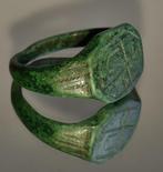 Middeleeuws Bronzen ring met runen. Uitstekende staat., Sieraden, Tassen en Uiterlijk