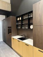 Nolte showroom keuken – NEO leaf/caramel – Compleet, Geel, Overige typen, Nieuw, Kunststof