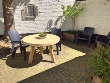3 poot ronde tuin eettafel /rond/ovaal voorzien van 3 poten beschikbaar voor biedingen