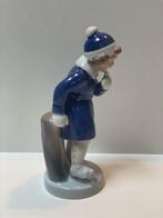 Royal Copenhagen - Figuur - A child ice skating - Porselein, Antiek en Kunst