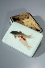 Doos - Een mooi Ando cloisonné doosje met twee kleurrijke, Antiek en Kunst