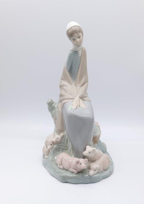Nao by Lladró - Beeldje - Ragazza con maialini - Porselein, Antiek en Kunst, Antiek | Glas en Kristal
