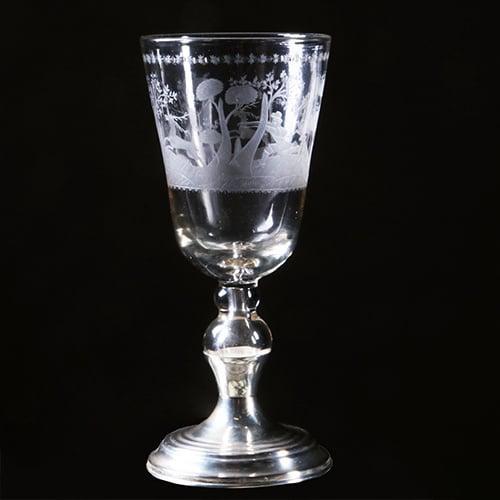 18e eeuwse gelegenheidsglas of bokaal met jachttafereel rond, Antiek en Kunst, Antiek | Meubels | Kasten, Ophalen of Verzenden