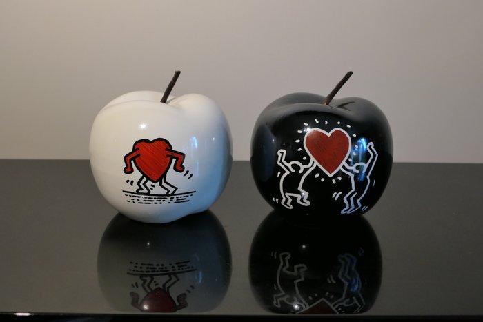 RichART - Lot de 2 pommes en hommage à Keith Haring - L, Antiek en Kunst, Kunst | Designobjecten