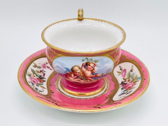 Kop en schotel (2) - Porselein - Beker met cherubs, Antiek en Kunst, Antiek | Glas en Kristal