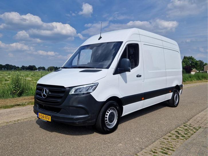 Zakelijke Lease |  Mercedes-Benz Sprinter 211 1.9 CDI L2 H2, Auto's, Bestelauto's, Onderhoudsboekje, Lease, Zwart, Handgeschakeld