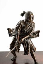 Gepatineerd brons - Signed Yoshimitsu - Een gepatineerd, Antiek en Kunst