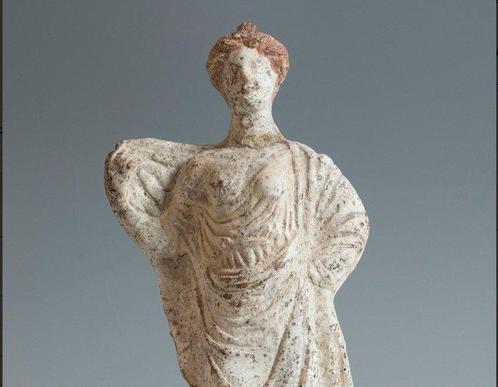 Oud-Grieks Terracotta Zeer fraai votief beeld Vrouwenfiguur., Verzamelen, Mineralen en Fossielen