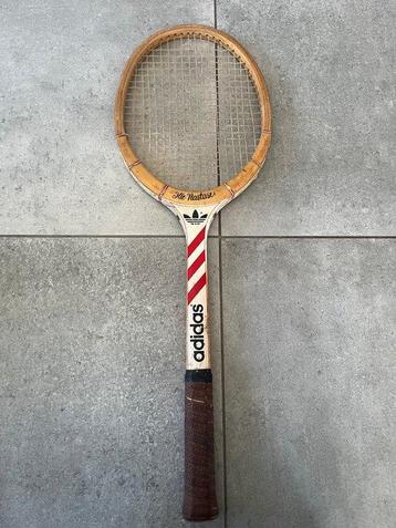 Tennisracket beschikbaar voor biedingen