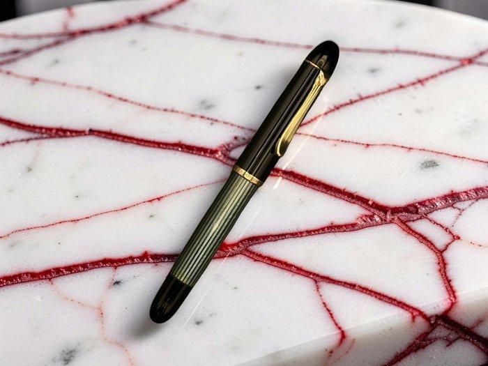 Pelikan - vintage 140 F nib with 120 cap - Zonder, Verzamelen, Pennenverzamelingen